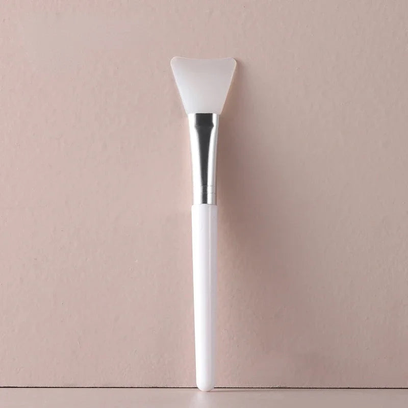 Facial Mask Brush Facial Soft Makeup Applicator Fan Shaped Portable Skin Care Beauty Tool Suitable for Girls Ladies