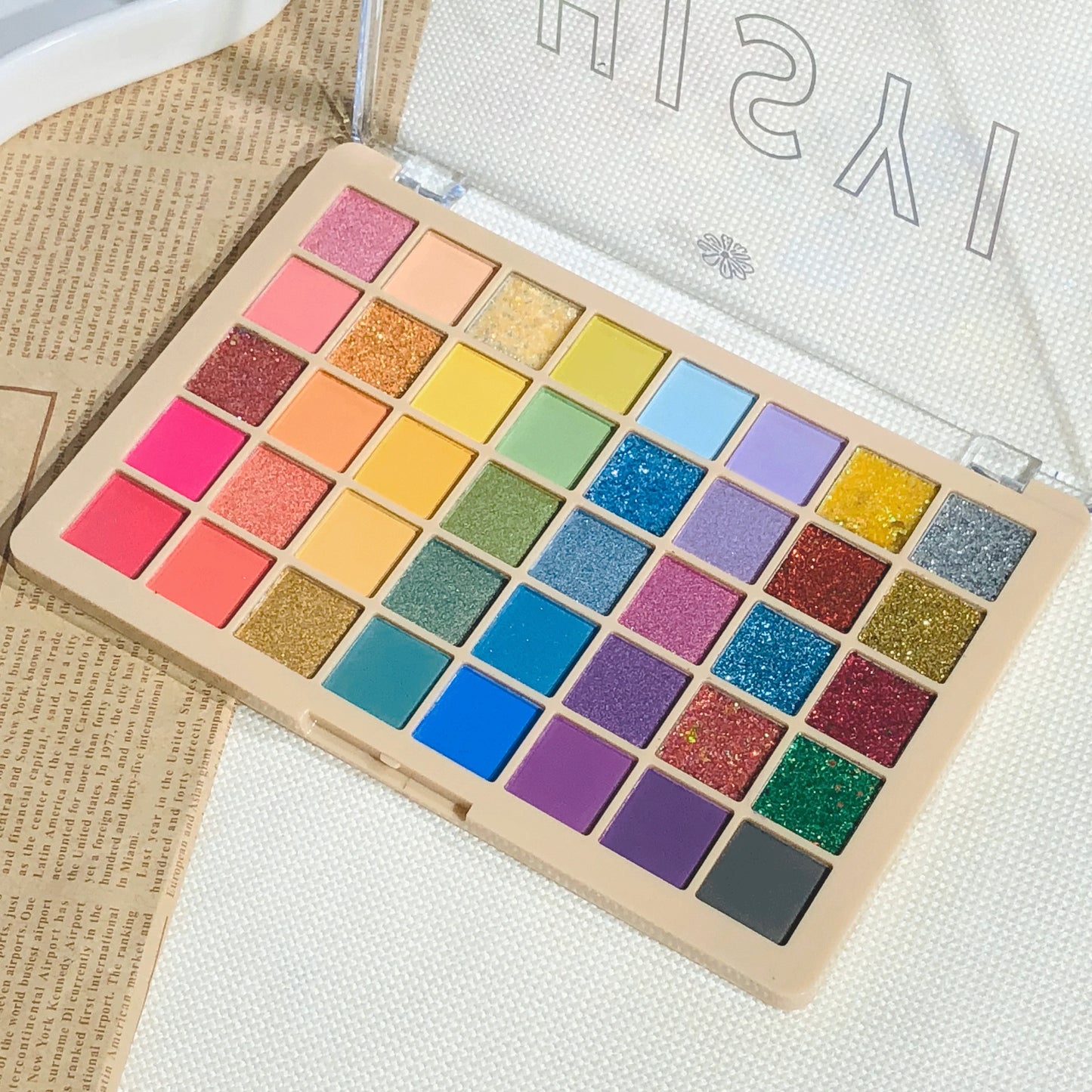 Halloween 40-Color Eyeshadow Palette – Rainbow, Glitter, Pearl & Matte Shades | Waterproof & Long-Wear