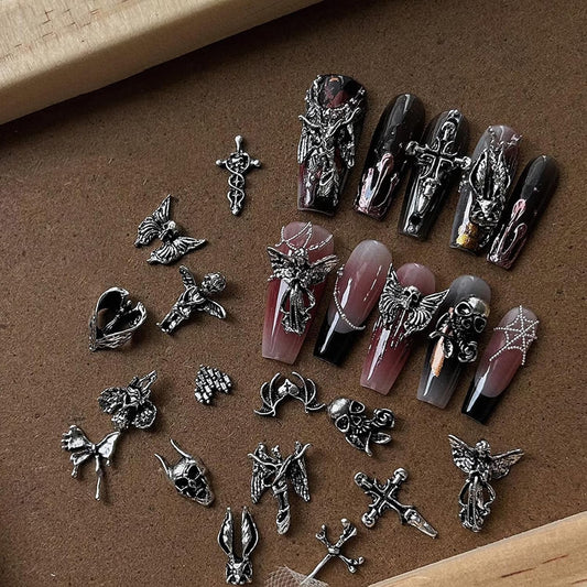 32PCS Halloween Nail Charms 3D Alloy Skull Nail Art Charms Gothic Retro Nail Jewels Gems Vintage Heart Cross Punk Nails Accessories Halloween Nail Art Decoration for Women Holiday Party DIY Manicure